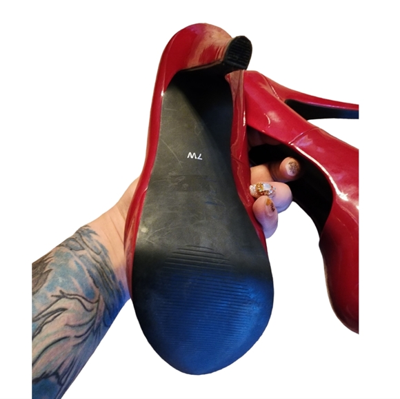 Guess Red High Heels Size 7W - Picture 3 of 3